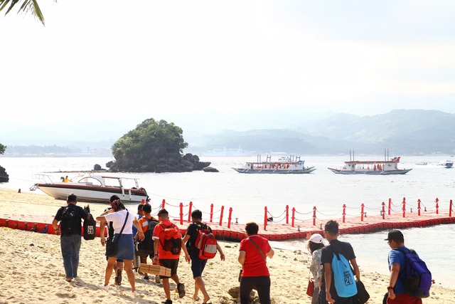 Kinh nghiệm bỏ túi giúp bạn trẻ tự túc khi du lịch nước ngoài - Ảnh 1.